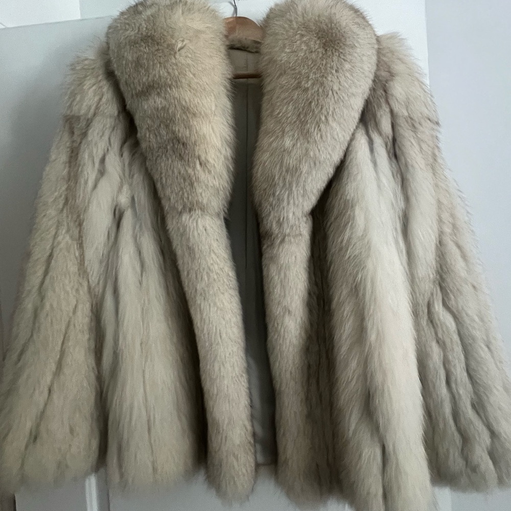 Bloomingdale's Women's Fur Coat in Light Taupe - Picture 4 of 4